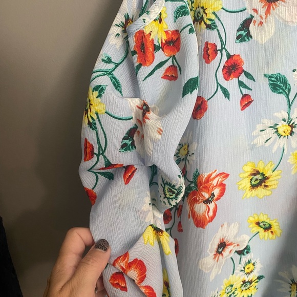 Cold shoulder top size small - Picture 3 of 8